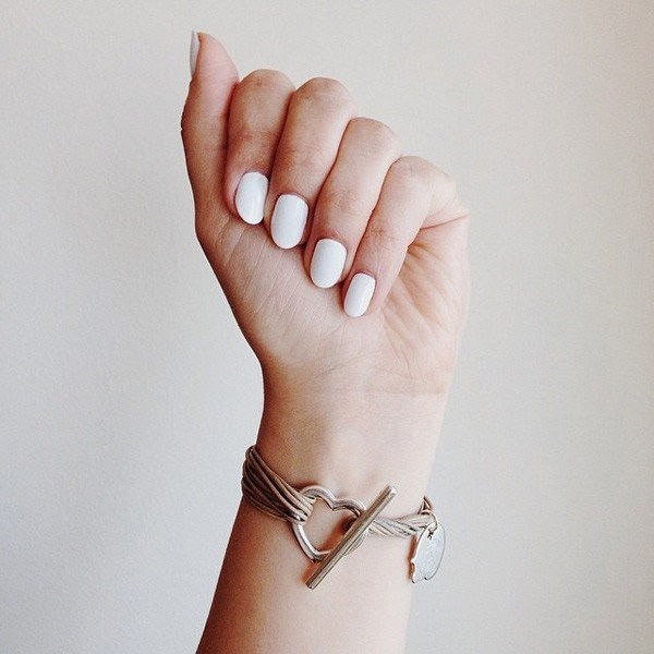44472-37677-white-nails-trend-6.jpg