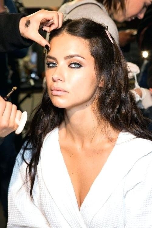 backstage-makeup-beauty-fashion-make-up-beautiful-perfect-gorgeous-model-makeup-backstage-love-her-16-16-fall-backstage-makeup-artist-jobs.jpg