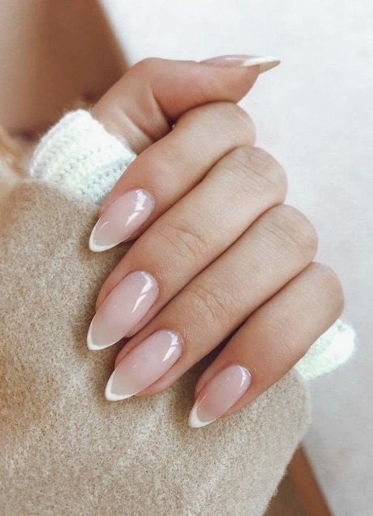 almond-shape-french-maicure.jpg
