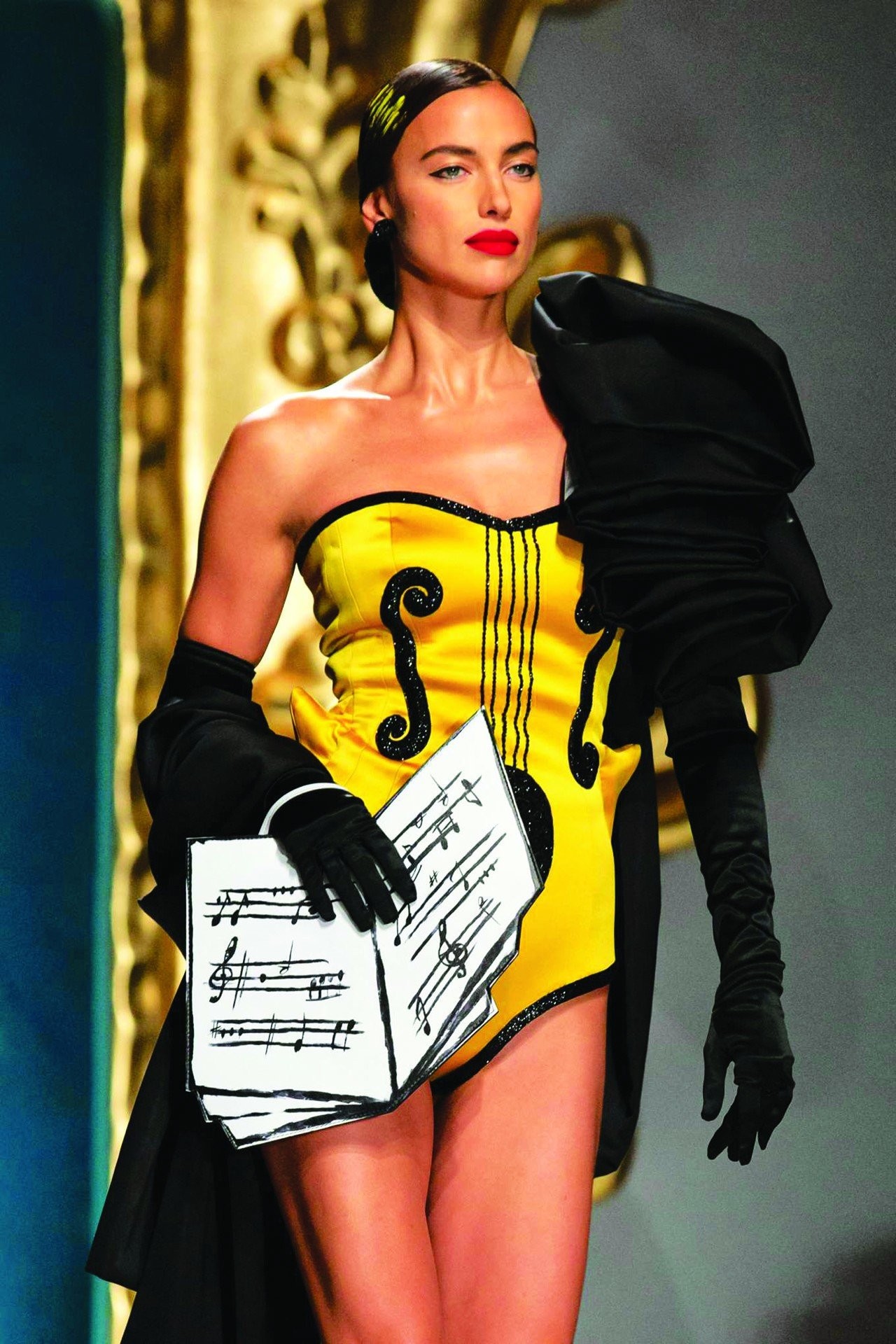 moschino.jpg