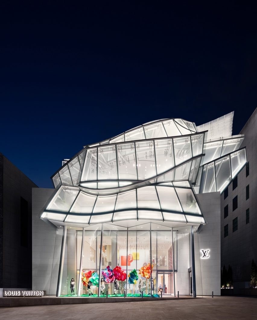 frank-ghery-louis-vuitton-maison-2seoul-architecture-photos-yong-joon-choi-dezeen-2364-col-5-852x1062.jpg