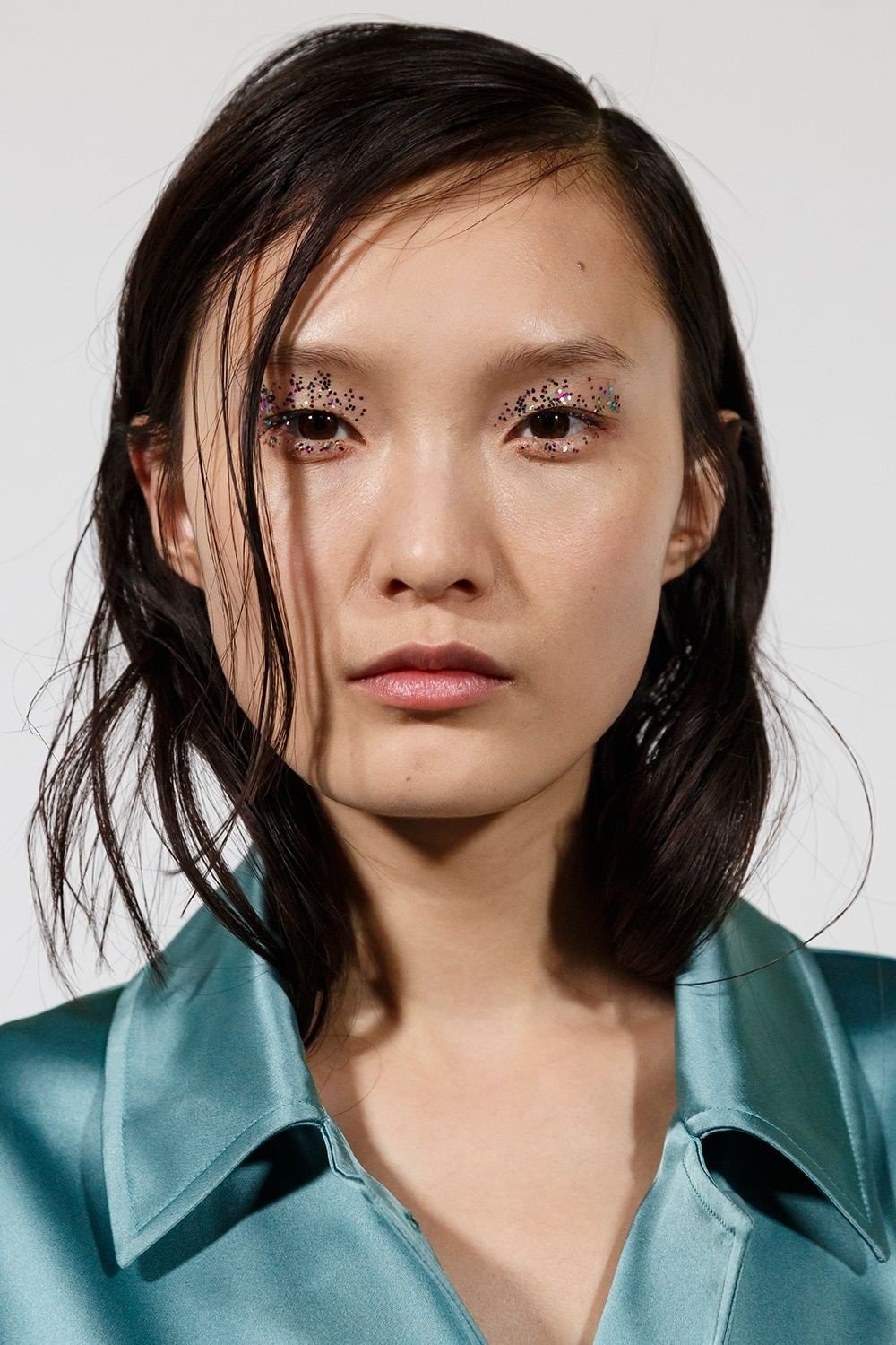 aw19-makeup-trends-maximalist-minimalist-dries-van-noten-imaxtree-1552314739.jpg