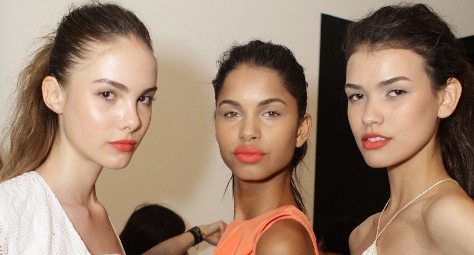 backstage-beauty-orange-lips-christian-siriano-fashiondailymag.jpg