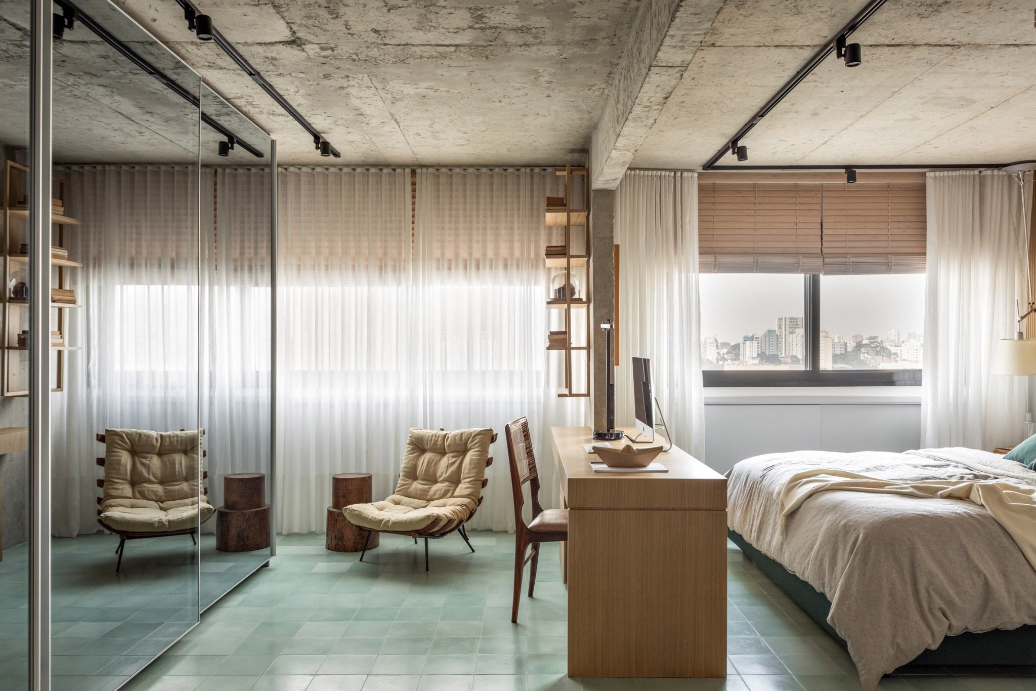 gm-apartment-nildo-jose-interiors-renovation-sao-paulo-brazil-dezeen-2364-col-46.jpg