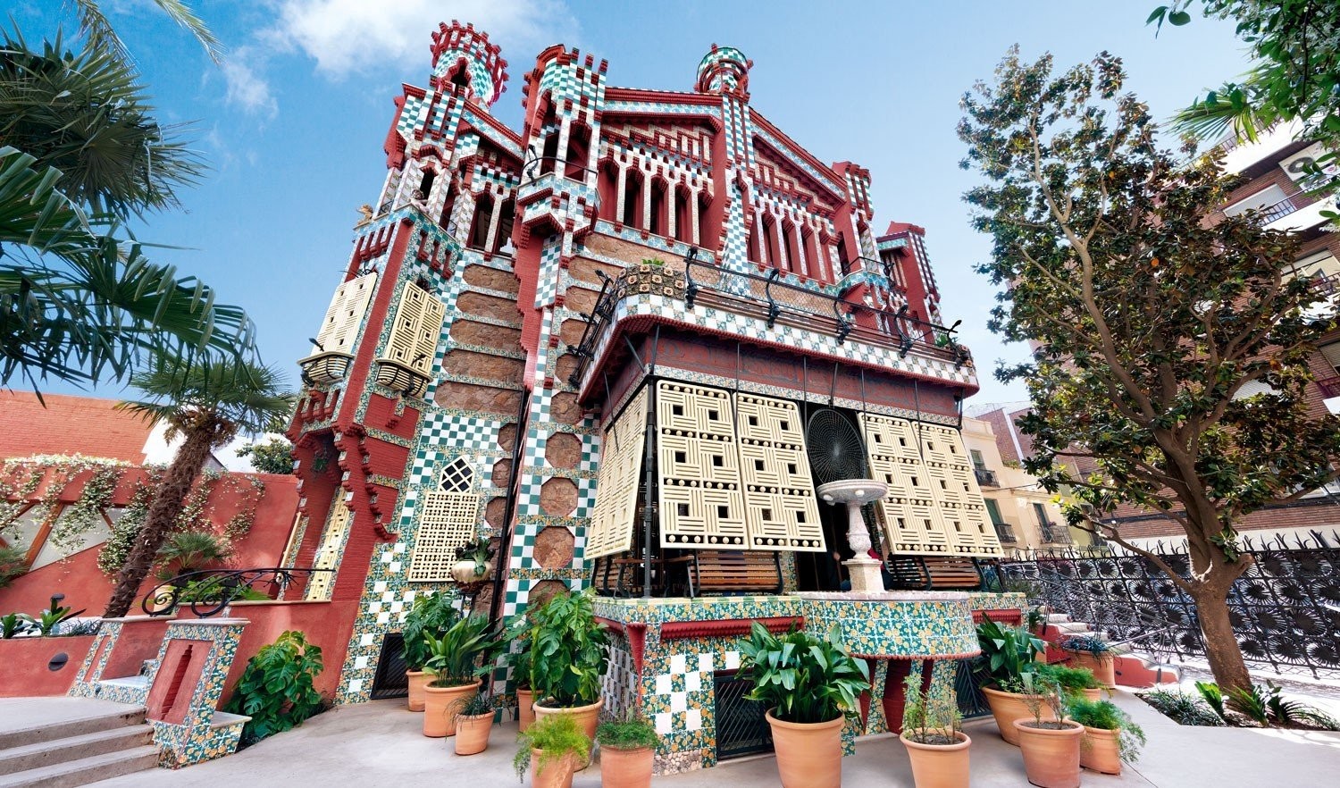 casa-vicens-barcelona-gaudi-libro-espanol-dosde-publishing-978-84-9103-175-8-20-024-00-c01.jpg