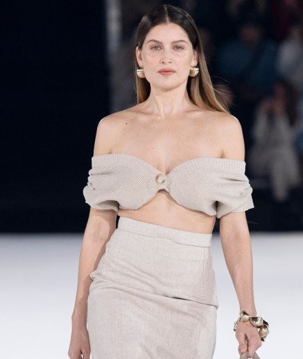 jac0033numero-magazine-laetitia-casta-show-jacquemus-1997-ete-paris-fashion-week.jpg