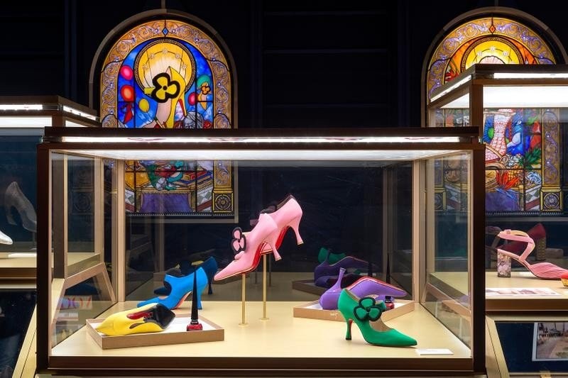 https-hypebeastcom-wp-content-blogsdir-6-files-2020-01-christian-louboutin-exhibition-palais-de-la-porte-doree-02.jpg