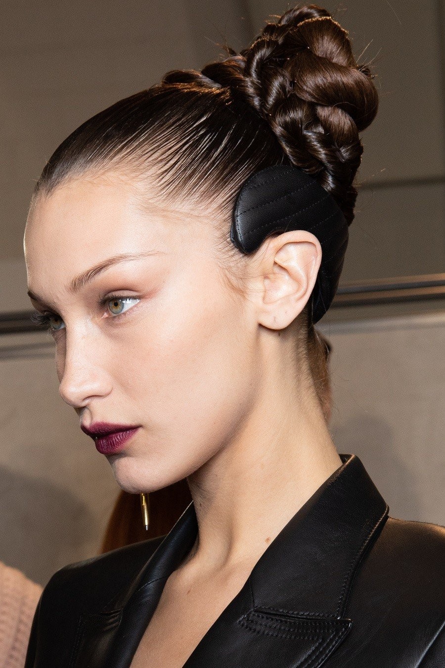 milan-fashion-week-beauty-fendi-bella-hadid.jpg