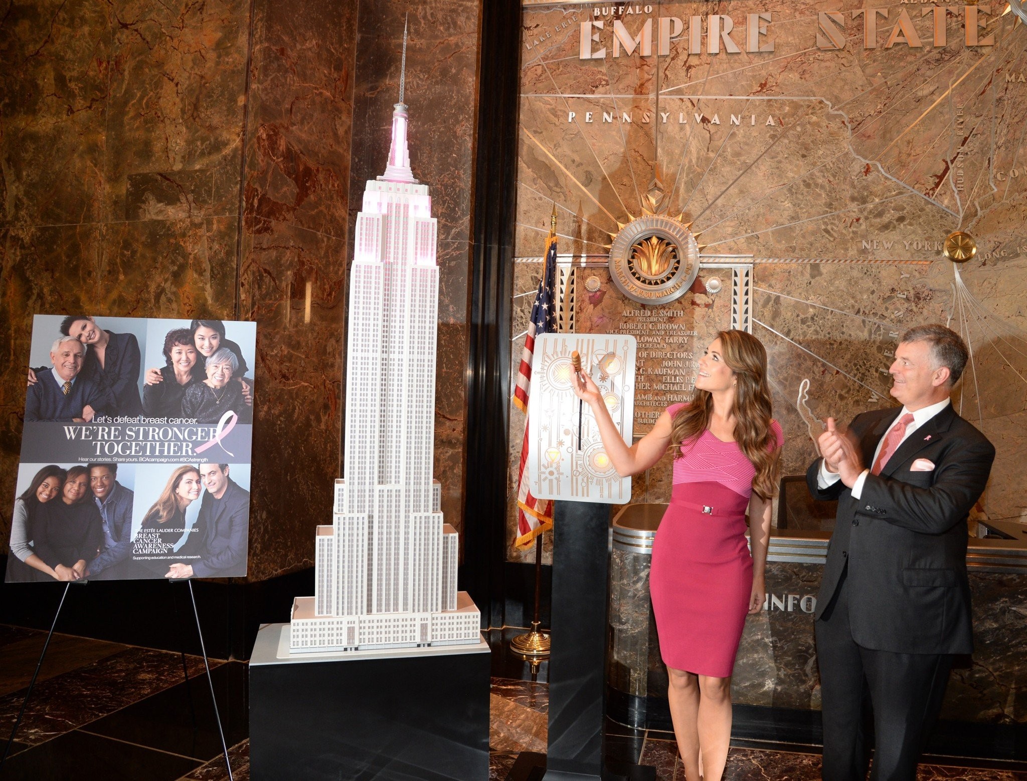 page-16-william-p-lauder-and-elizabeth-hurley-illuminate-empire-state-building.jpg page-16-william-p-lauder-and-elizabeth-hurley-illuminate-empire-state-building.jpg