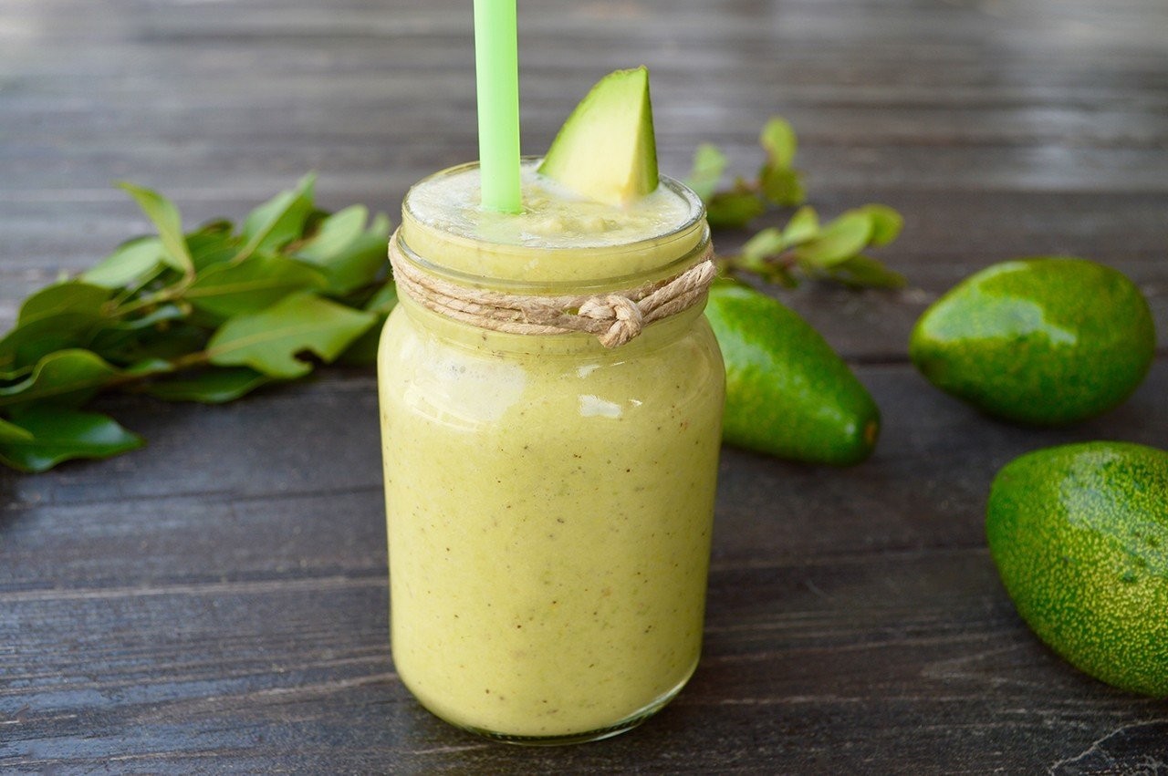 niki-chatzinikolaou-avocado-smoothie.jpg