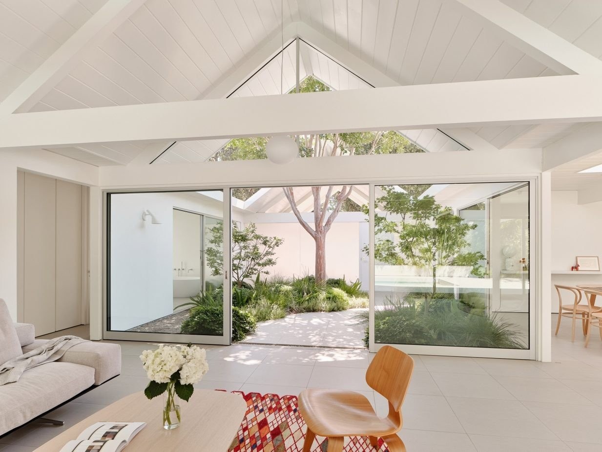 twin-gable-house-eichler-model-ryan-leidner-sunnyvale-california-dezeen-2364-col-13-1233x925-XPY1f.jpg