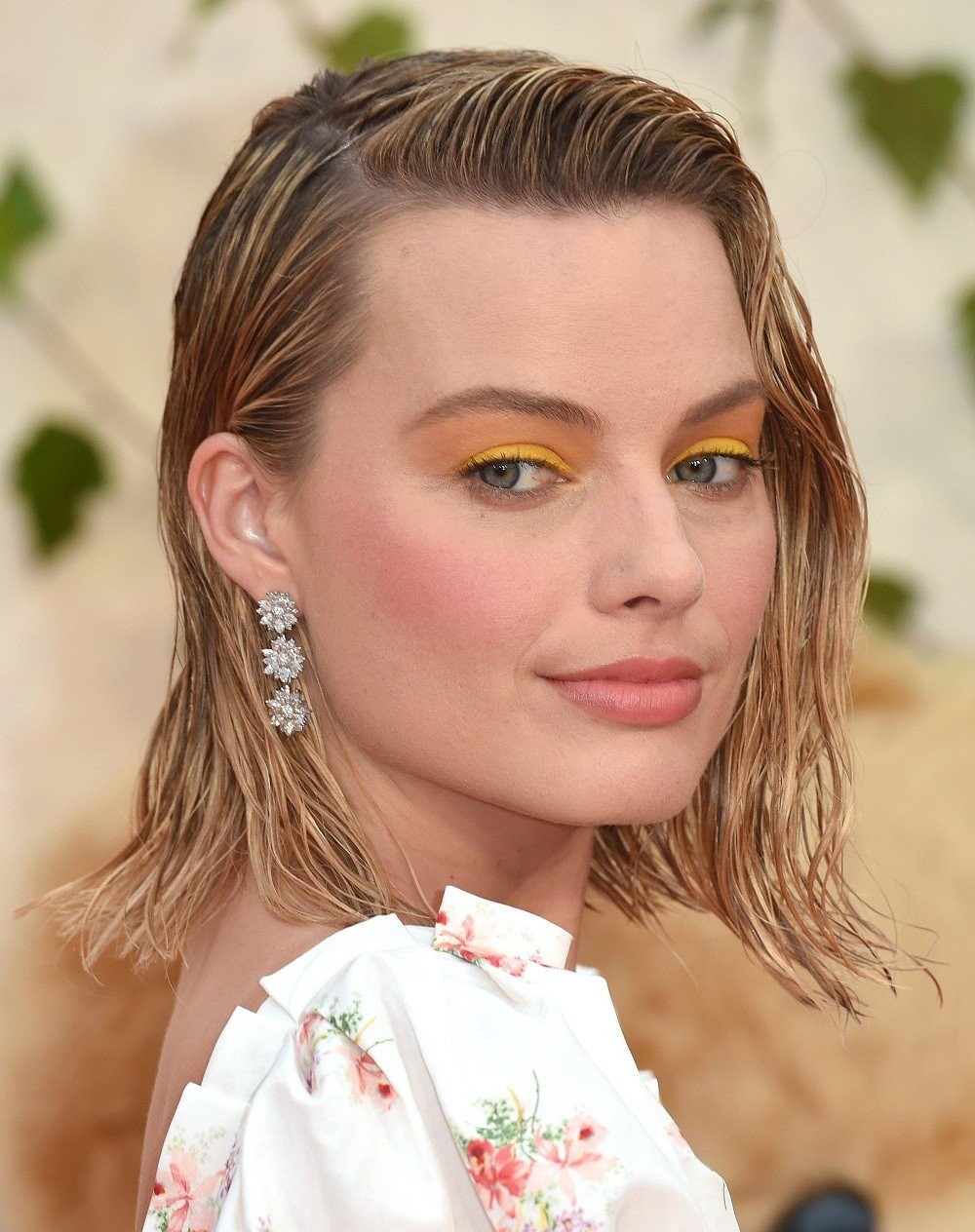 margot-robbie-wet-look-hair-rex.jpg