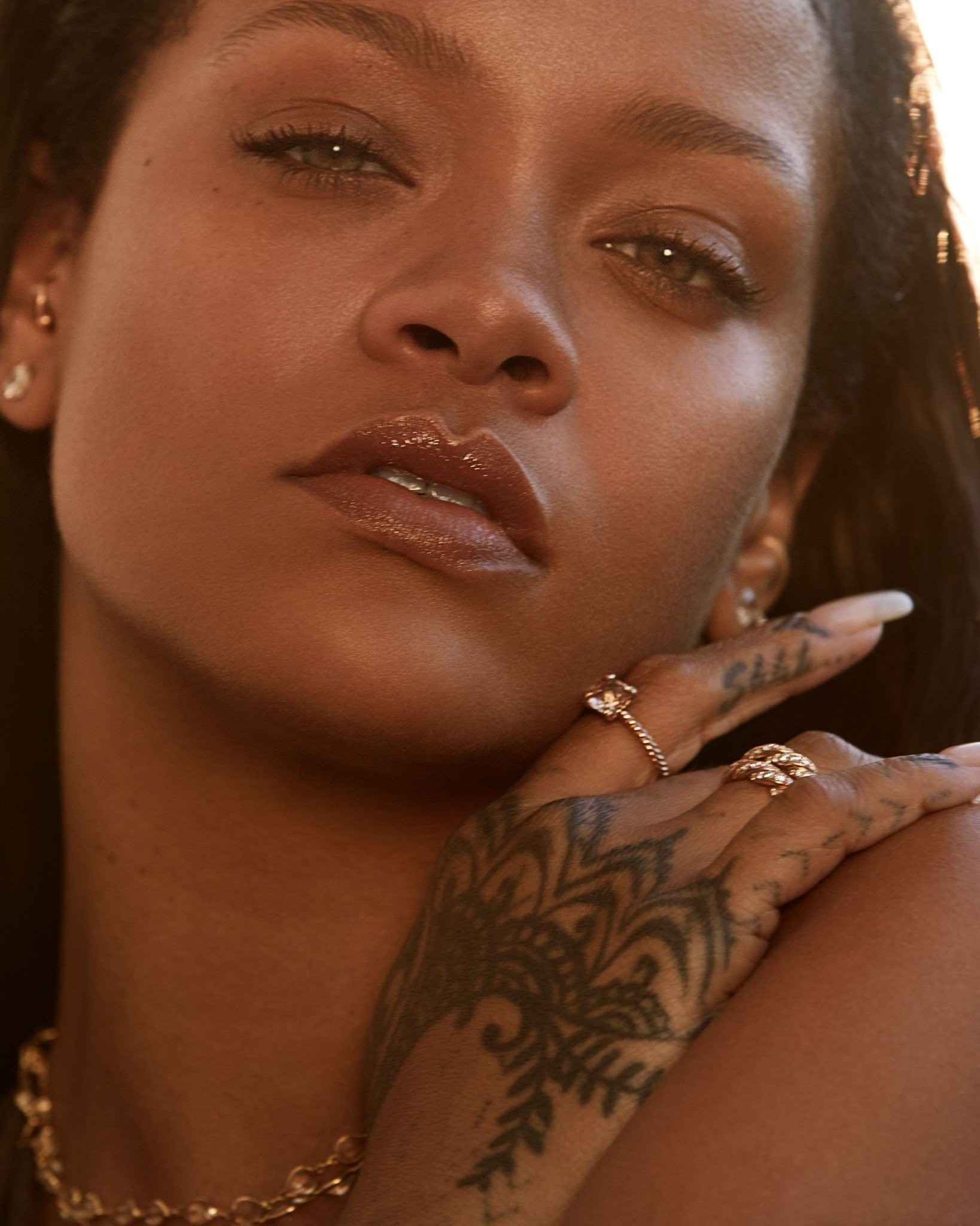 fenty-skin-x-rihanna-campaign-image-1596219661.jpg