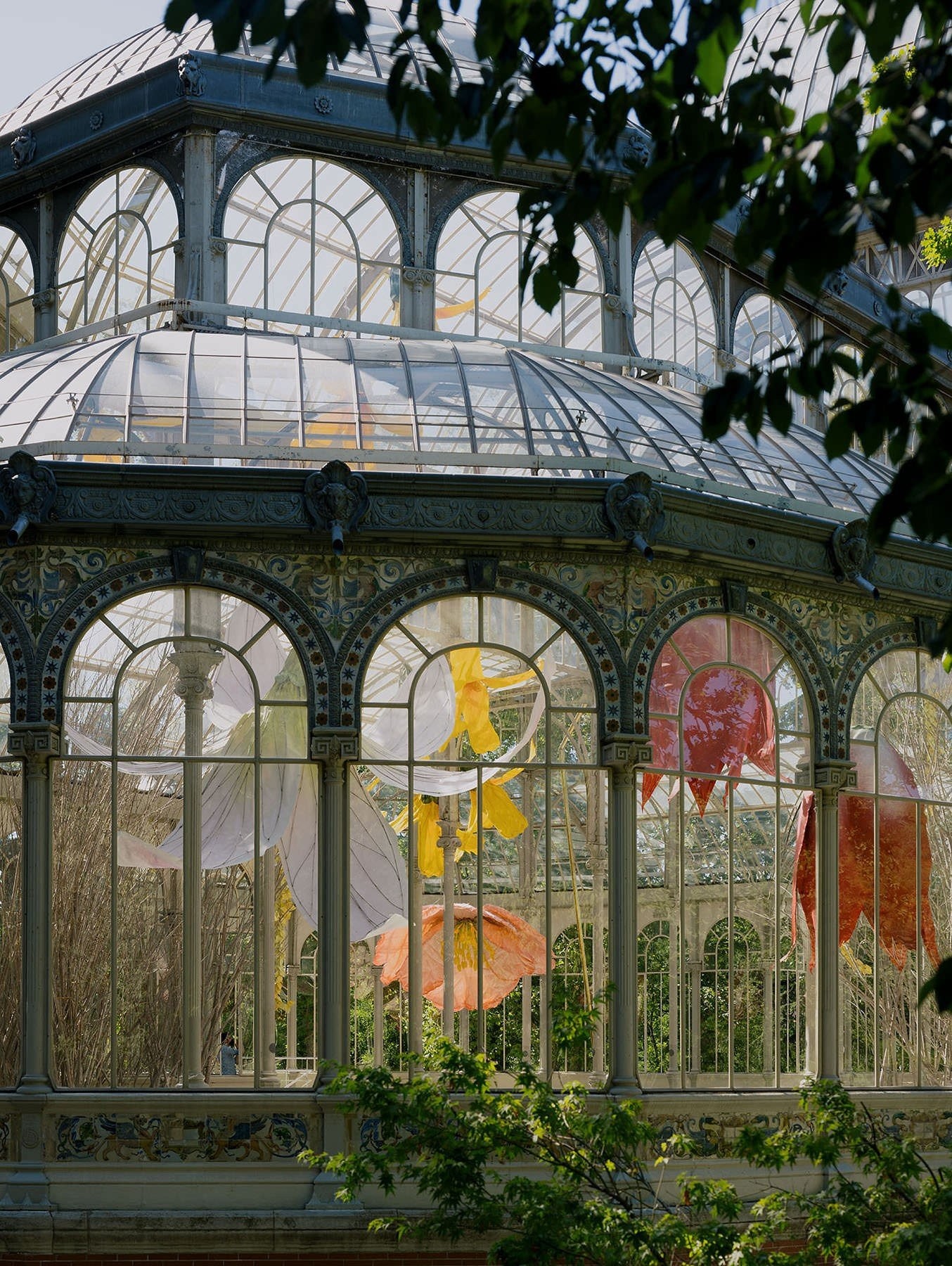 petrit-halilaj-museo-nacional-centro-de-arte-reina-sofia-palacio-de-cristal-installation-art-yellowtrace-01.jpg