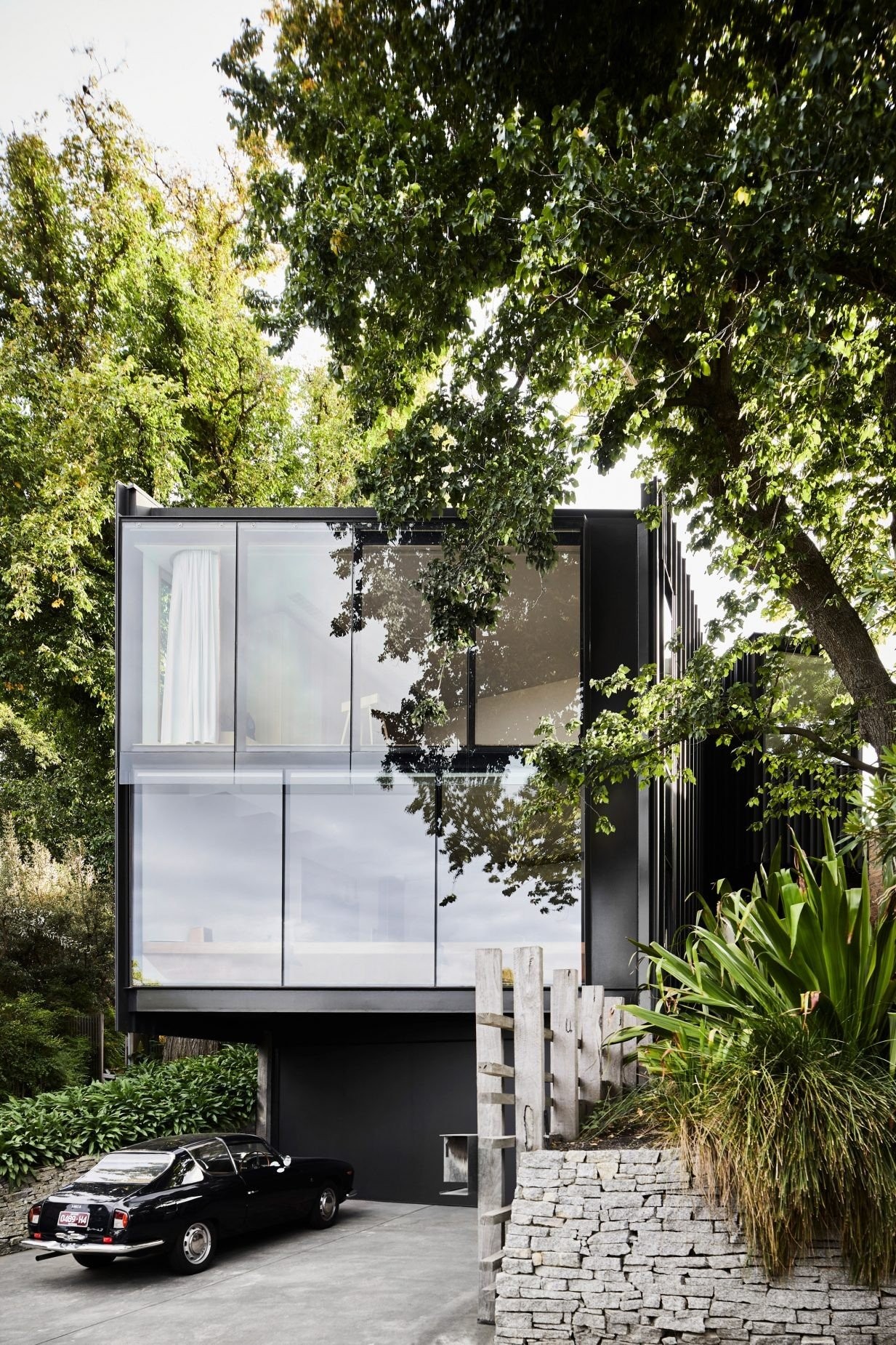 kew-residence-john-wardle-architects-house-australia-dezeen-2364-col-17-1233x1850-b1v7o.jpg