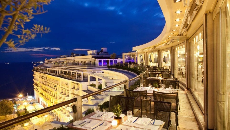 mia-vradia-sto-roof-garden-tou-electra-palace-tis-thessalonikis-me-thea-ton-thermaikocol-12.jpg