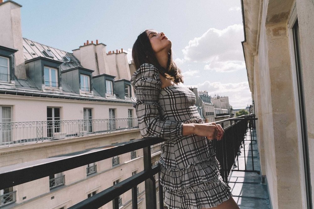 majorelleplaidlongsleevedressparisgirlbalconyoutfit4.jpg