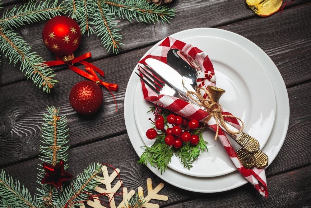 xmas-table-setting-shutterstock-759685456.jpg