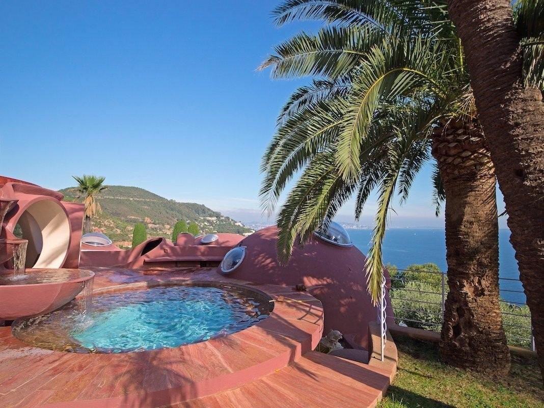 cire-pierre-cardin-bubble-house-swimming-pool-4.jpg