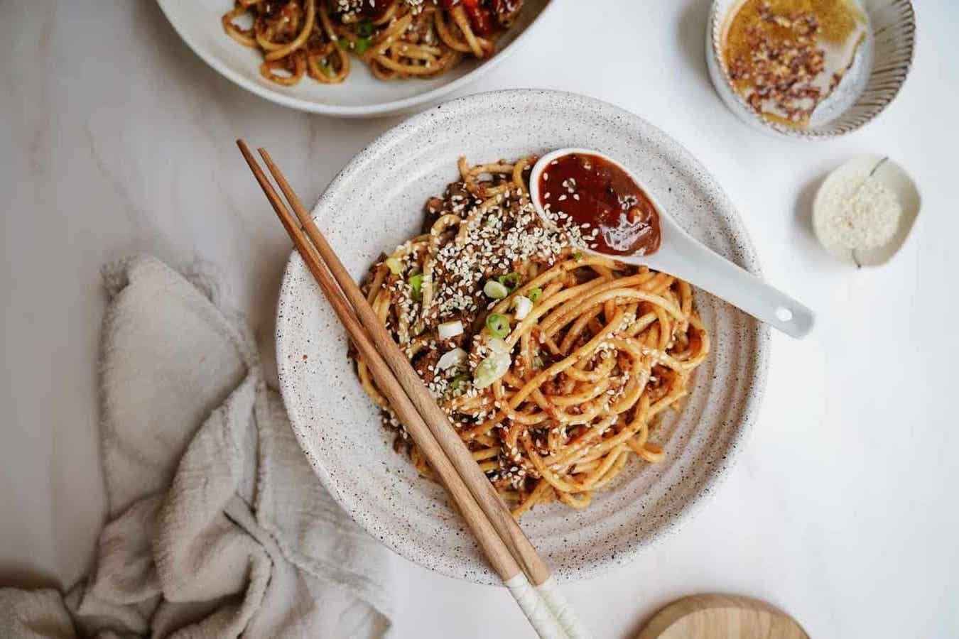 vegan-dan-dan-noodles-fagito-vradi-eukolo.jpg