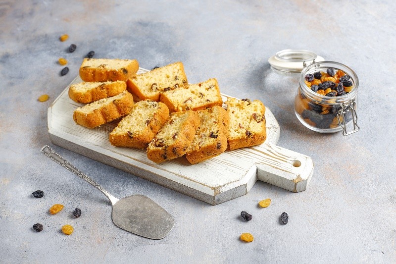 delicious-raisin-cake-with-raisins.jpeg