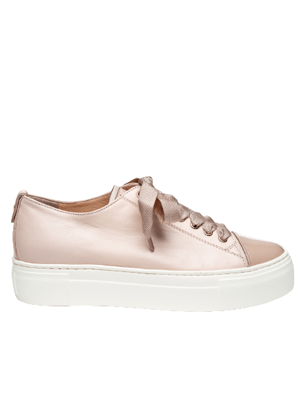 l1-agl-gynaikeia-dermatina-low-top-sneakers-me-loustrini-epifaneia-mprosta-kai-yfasmatina-kordonia-removebg-preview.png