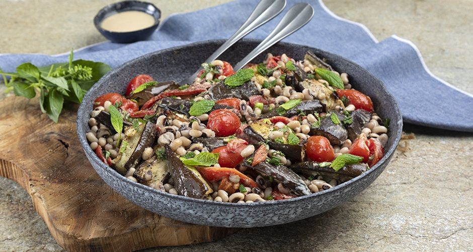 recipe-main-salata-me-mauromatika-fasolia-kai-melitzanes.jpg