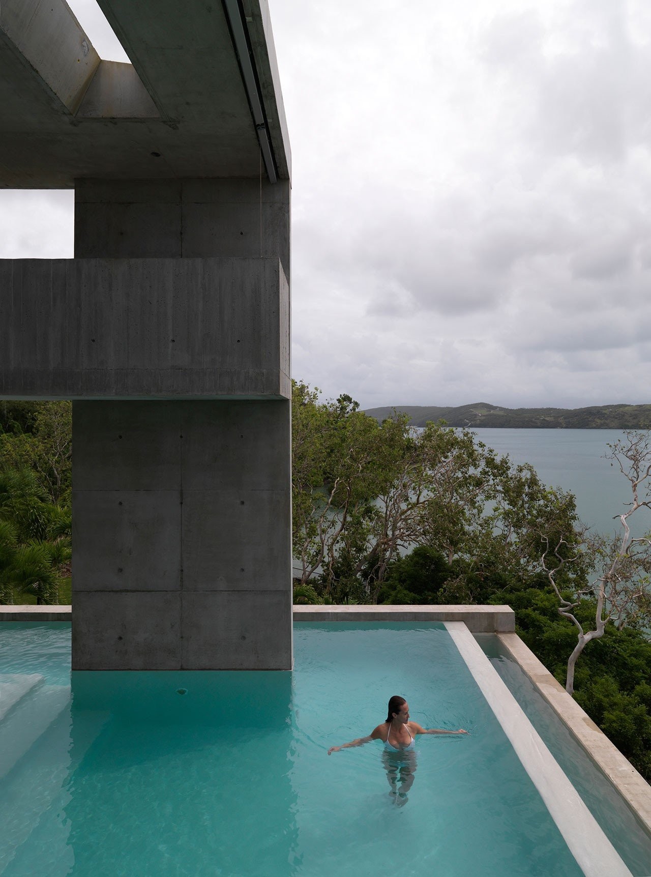 s3-solis-house-hamilton-island-qld-renato-d-ettorre-architects-photo-mads-mogensen-yatzer.jpg