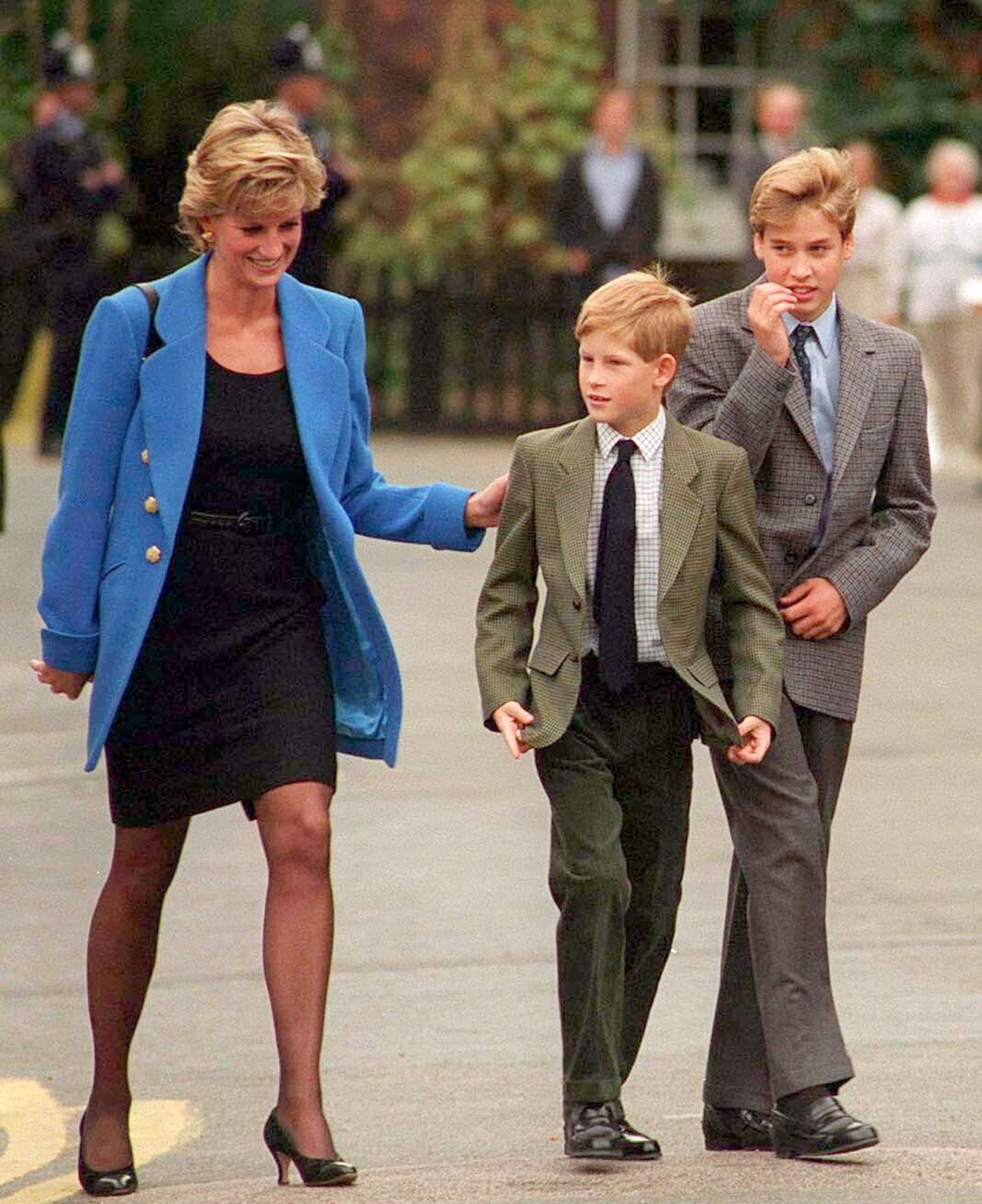 prince-william-with-diana-princess-of-wales-and-prince-news-photo-76081926-1562079168.jpg