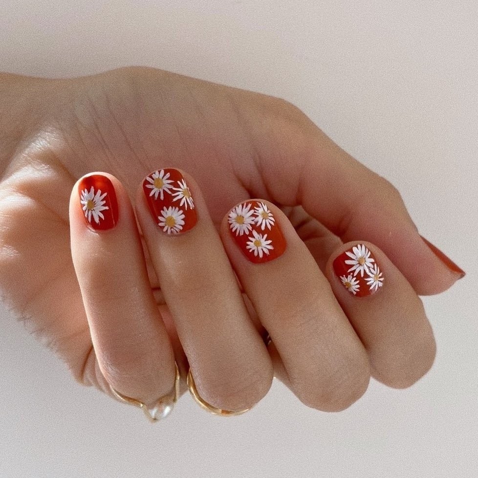 nails-flowers.jpg
