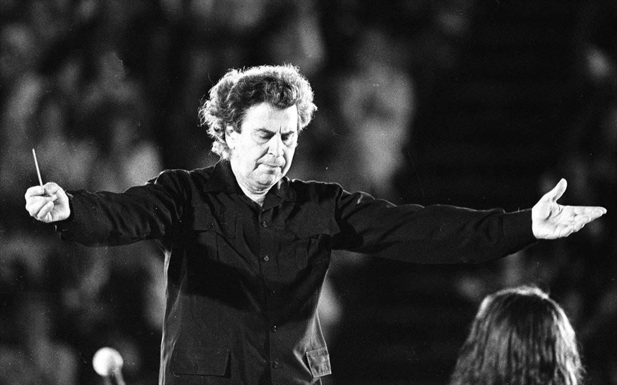 mikis-theodorakis-1983.jpeg