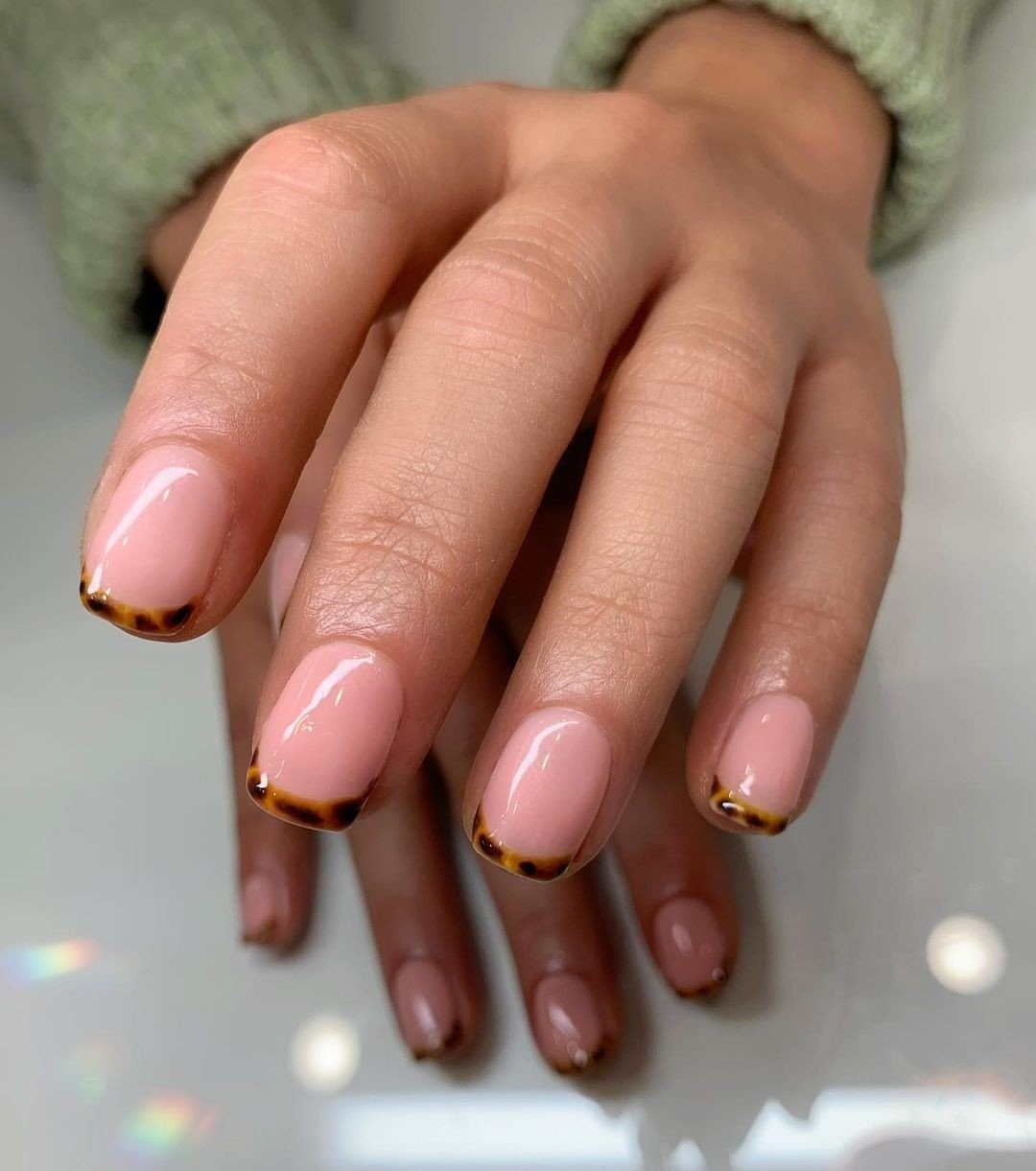 tortoiseshell-tips-nails-manicure.jpg