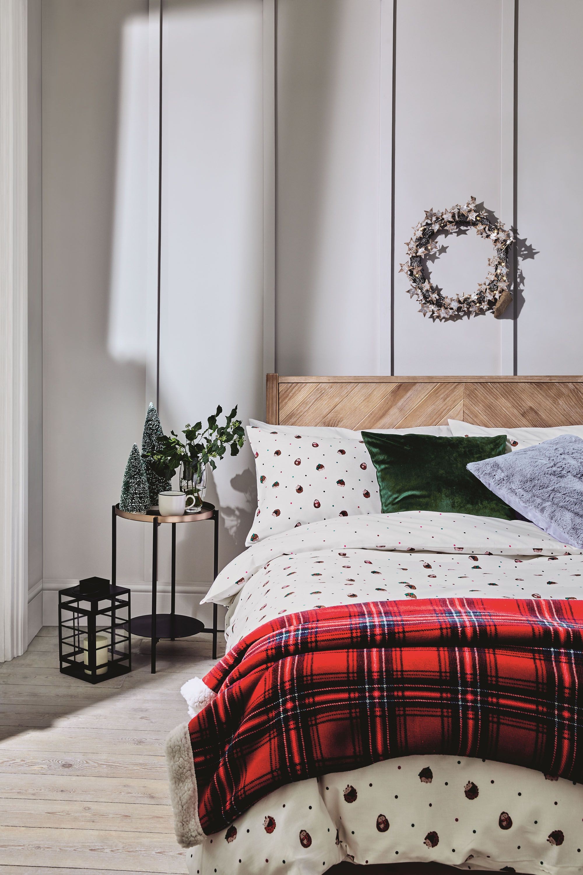 marks-and-spencer-christmas-bedroom-1608049636.jpg