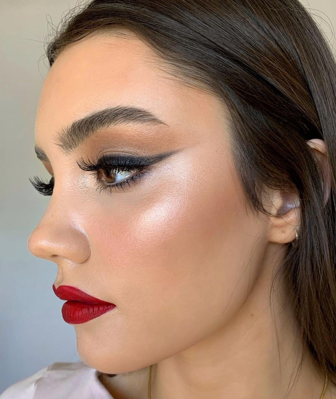 red-lips-makeup-eyeliner.jpg