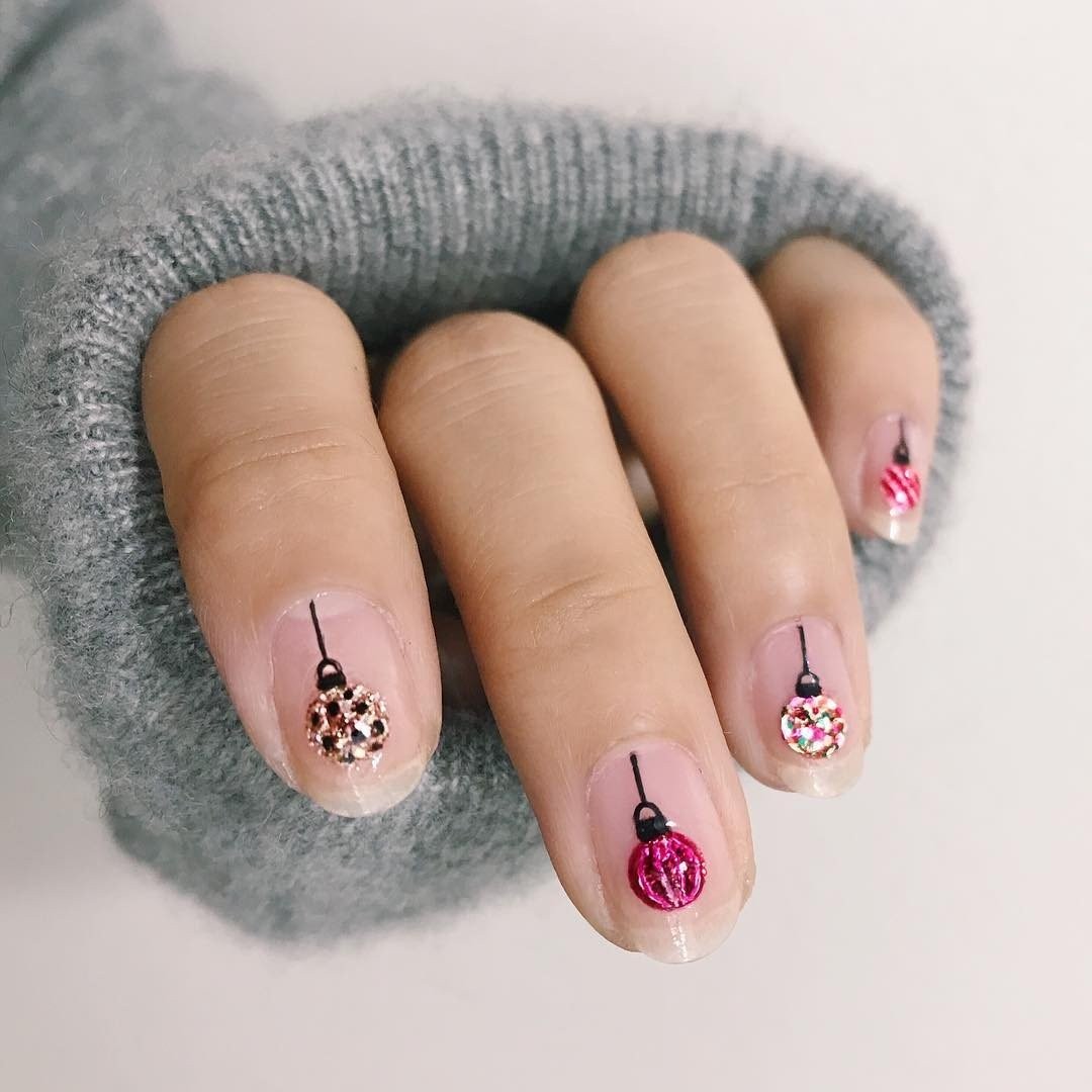 christmas-nails.jpg