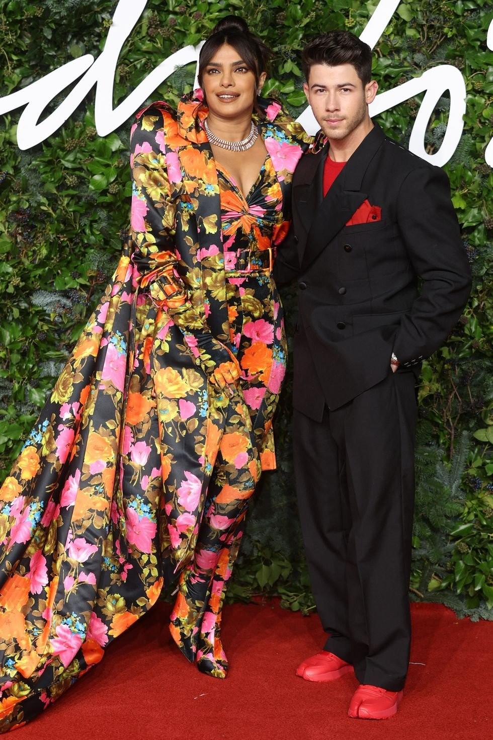 priyanka-chopra-and-nick-jonas-attend-the-fashion-awards-news-photo-1638216200.jpg