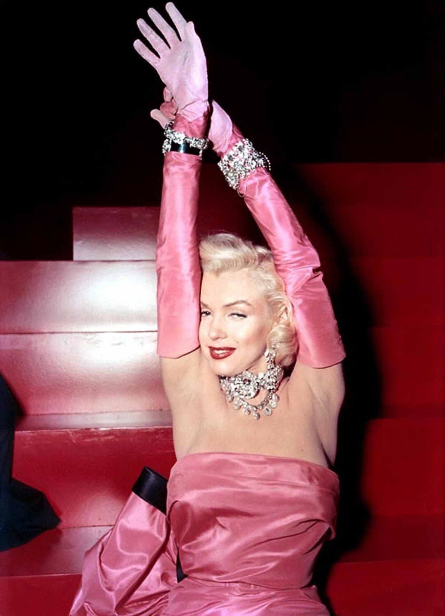 1633095282-opera-gloves-marilyn-monroe.jpg