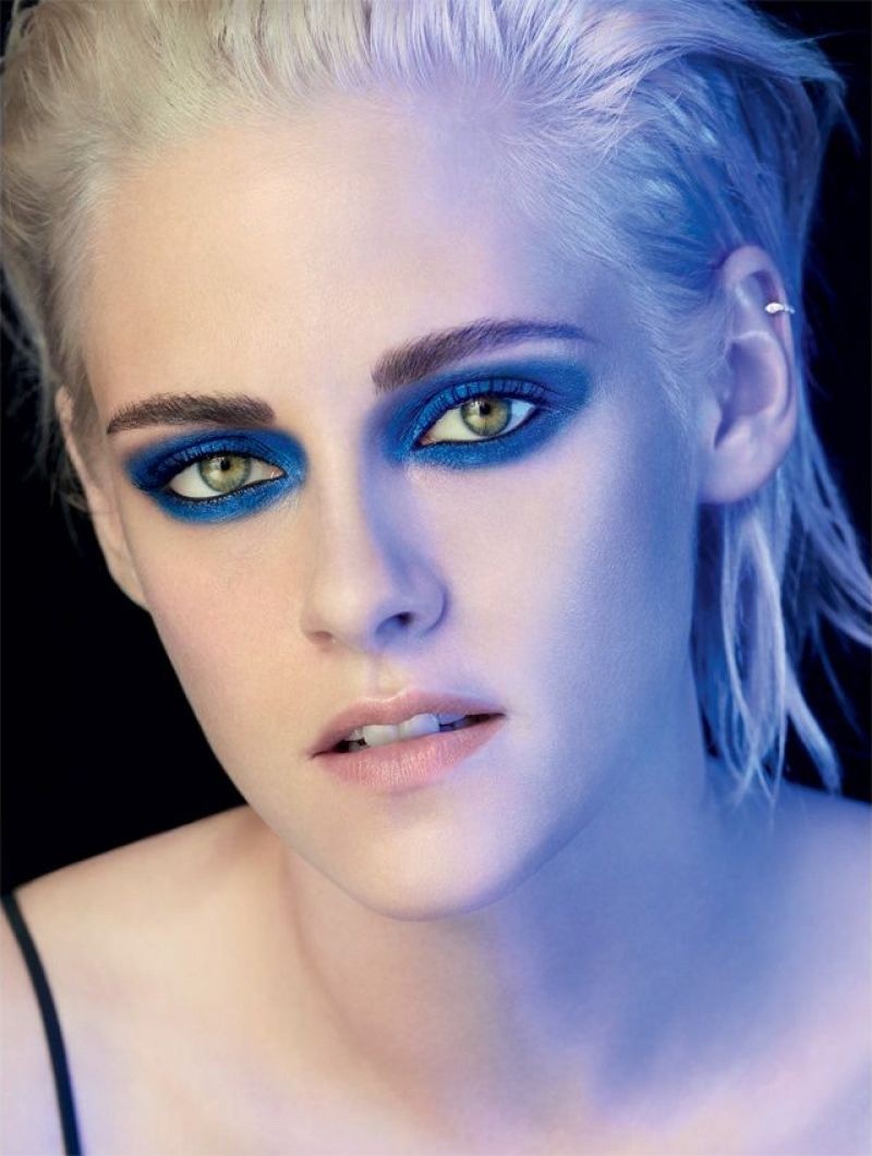 kristen-stewart-chanel-blue-makeup.jpg