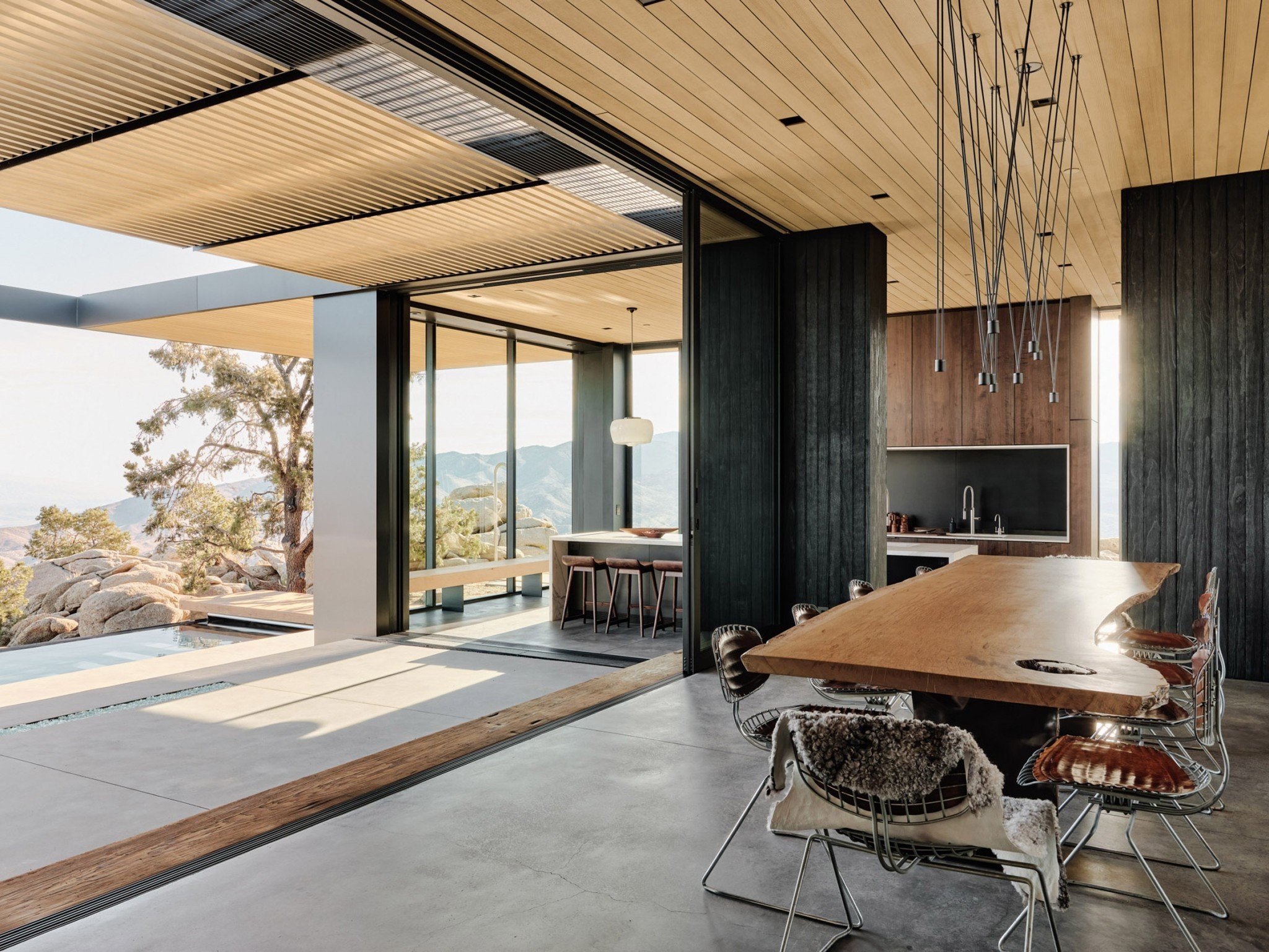 aidlin-darling-design-high-desert-retreat-architecture-california-dezeen-2364-col-122-TqES7.jpg