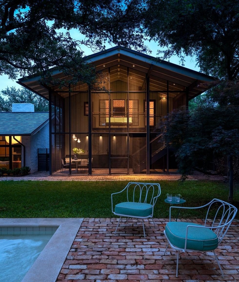 paul-lamb-austin-guesthouse-twilight-1643315129.jpg