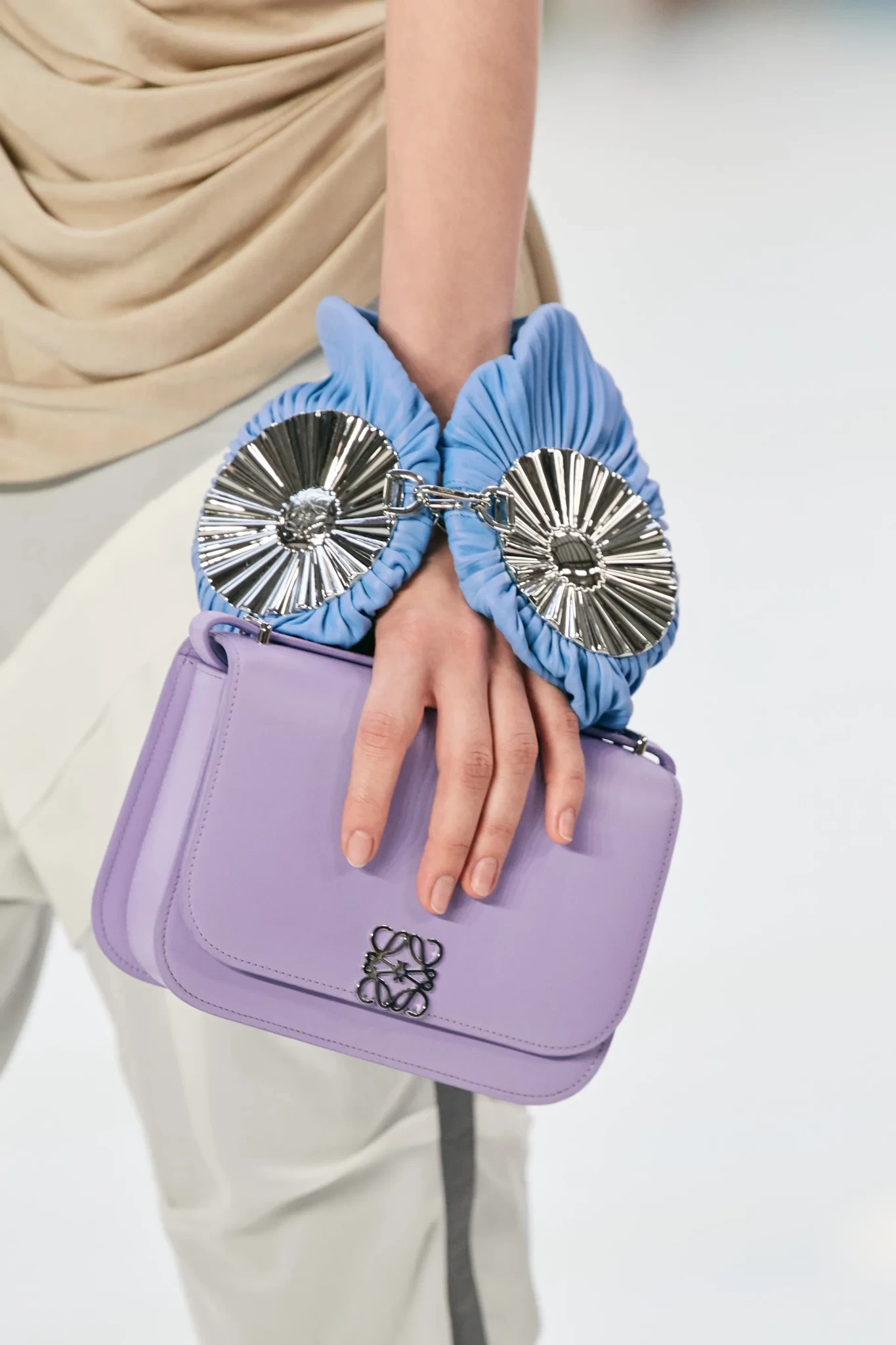 00053-loewe-spring-22-rtw-details-paris-credit-alessandro-viero-gorunway.webp