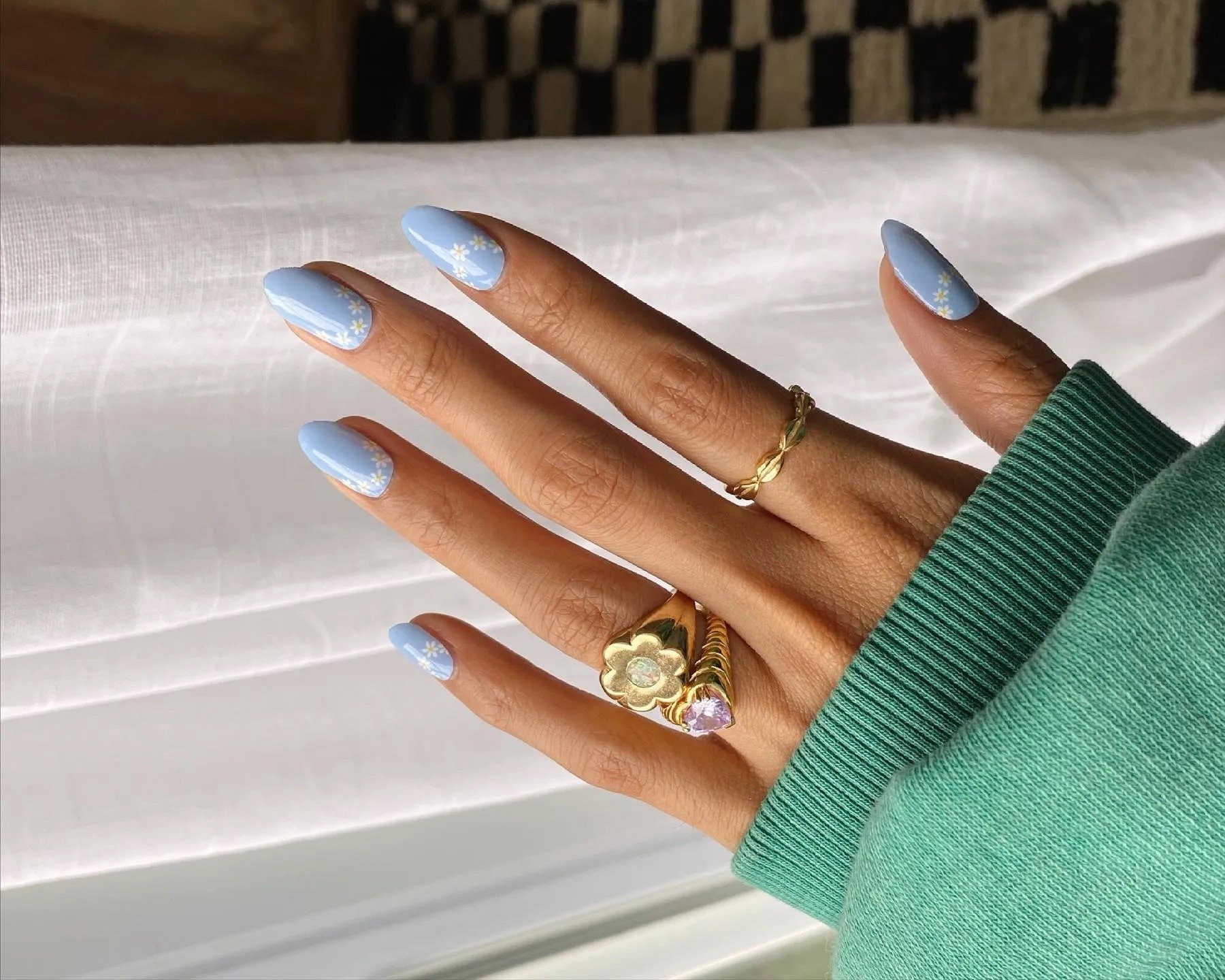 cover-nails-bluejpg-antighrafo.jpg