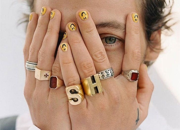 harry-styles-nails-cat.jpg