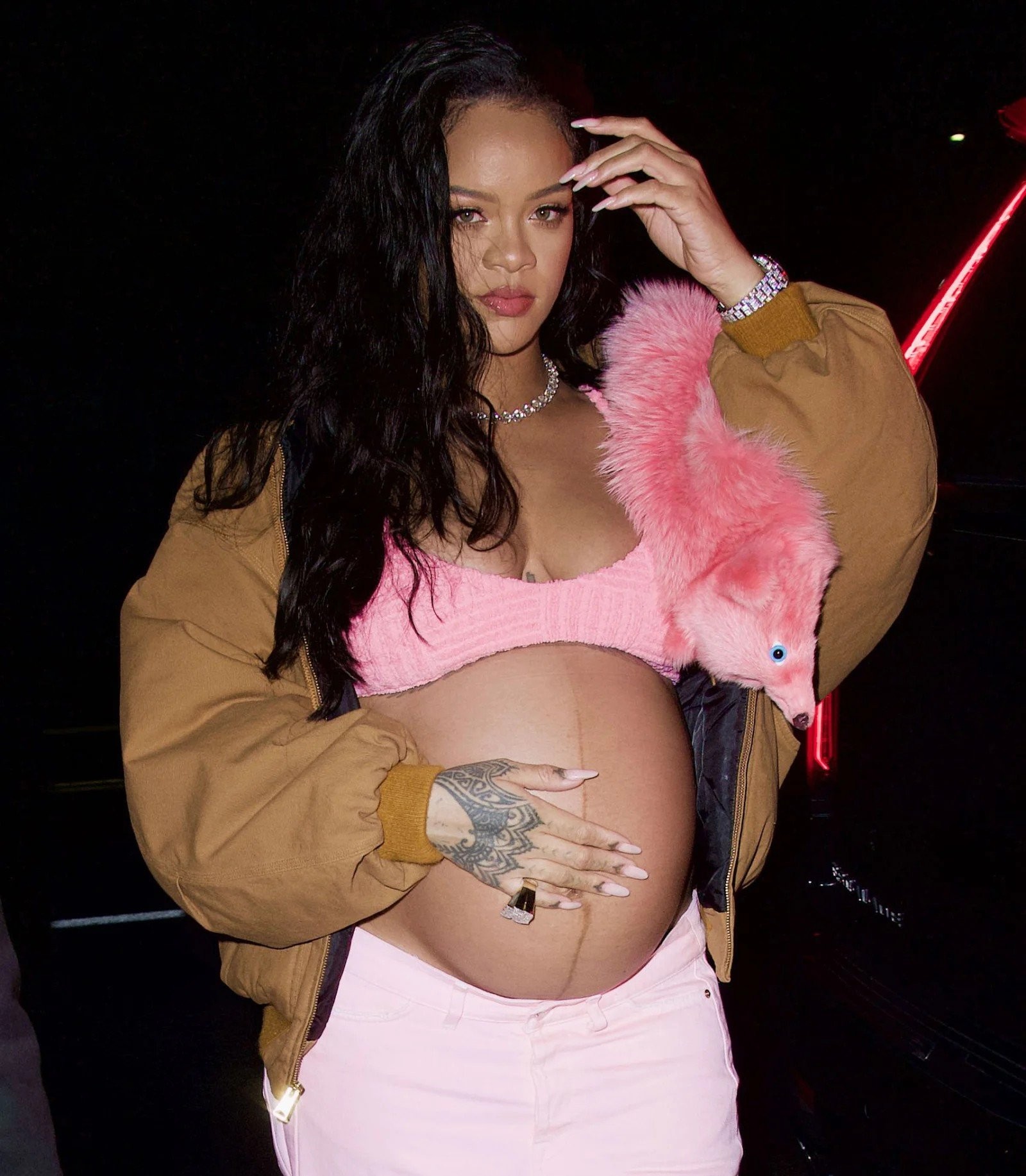 see-rihanna-baby-bump-album-ahead-1st-child-update-0001.jpg