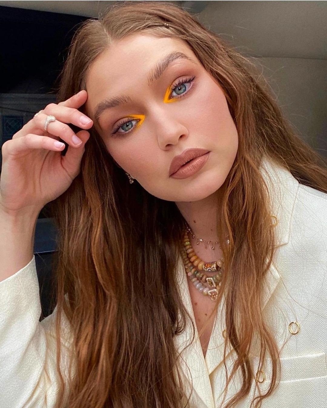 gigi-hadid-orange-eyeliner.jpg