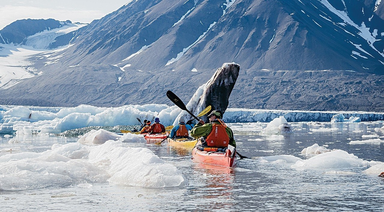 passengers-kayaking-in-svalbard-matt-horspool.jpg