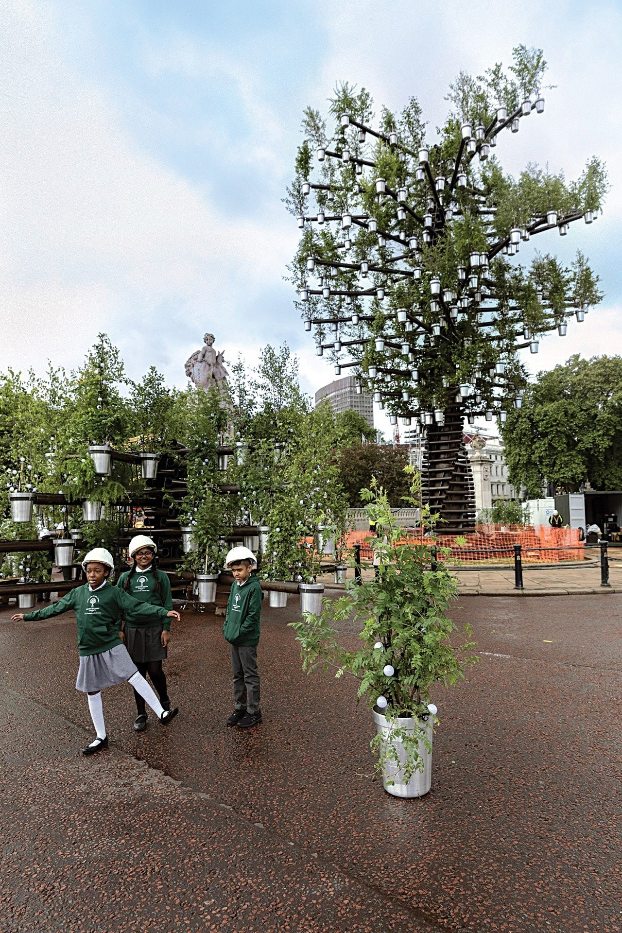 tree-of-trees-by-thomas-heatherwick-queens-jubilee-dezeen-2364-col-2-scaled.jpg