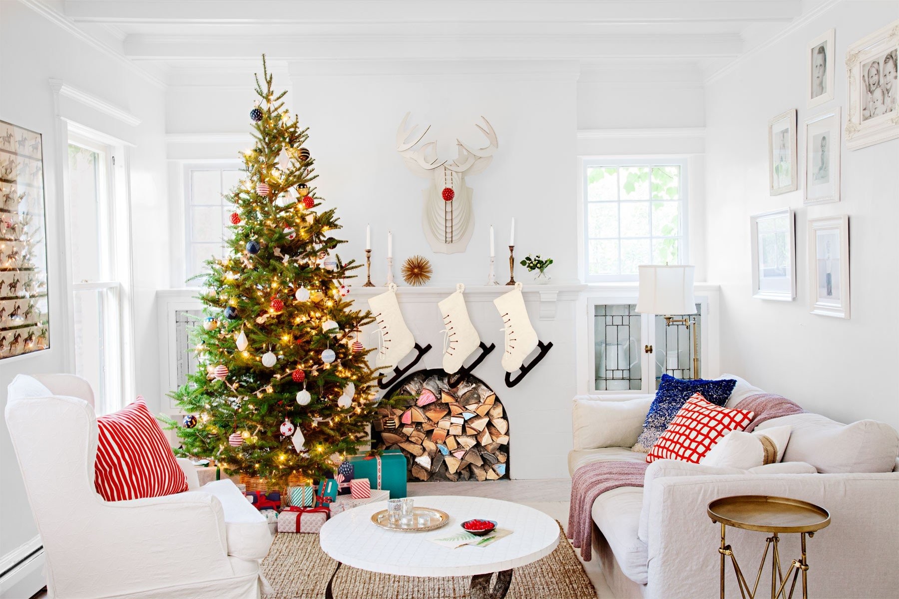 merry-white-living-room-1215.jpg