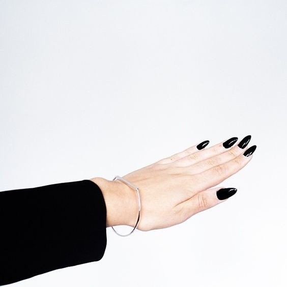 nails-black.jpg