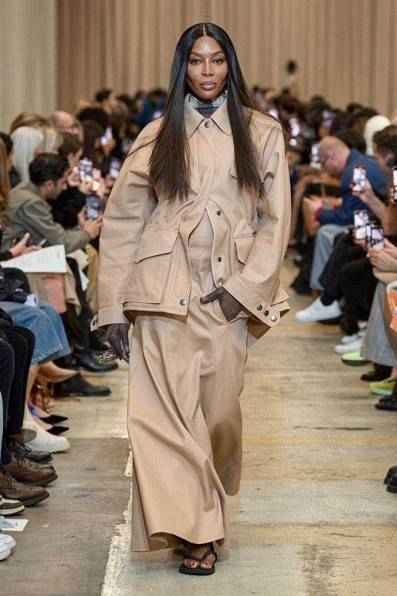 https-hypebeastcom-image-2022-09-burberry-spring-summer-2023-runway-show-london-fashion-week-riccardo-tisci-2.jpg